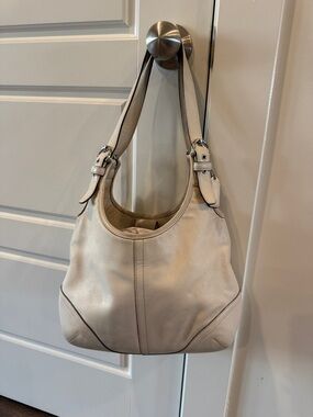 Vintage Coach Cream Leather Shoulder Hobo Bag